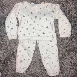 Carters 4T girls sweatsuit
